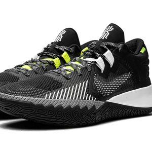 Nike Kyrie Flytrap V5 Basketball Black White Green 6.5Y (Big Kids)